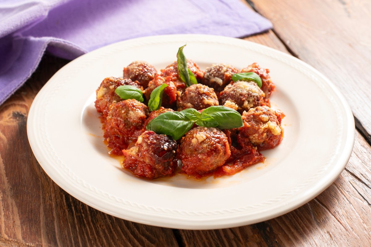 Baked meatballs in tomato sauce