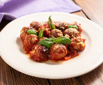 Baked meatballs in tomato sauce