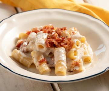 Pasta with Parmesan Cream and Speck