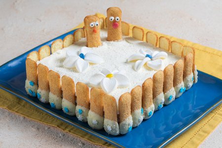 No-Bake "Ice Queen" Birthday Cake with Pavesini, Mascarpone and Blueberries