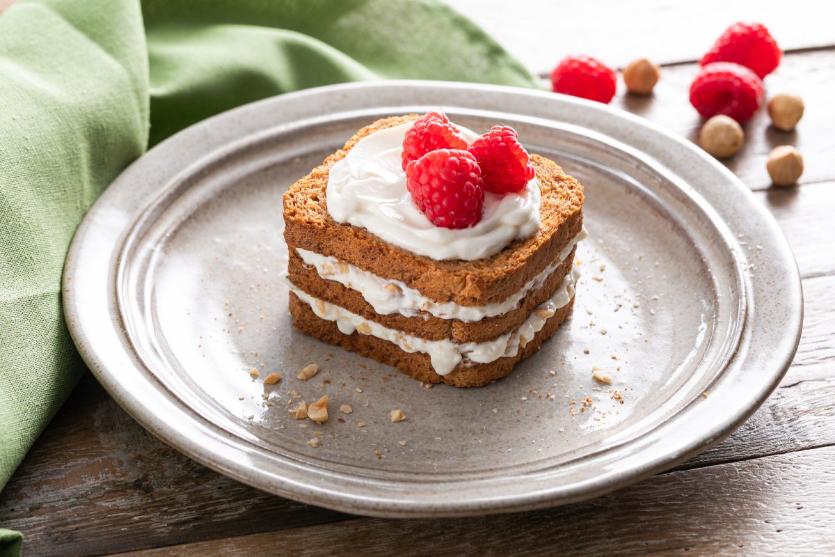 No-bake yogurt dessert with rusks