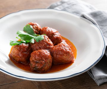Meatballs with creamy sauce