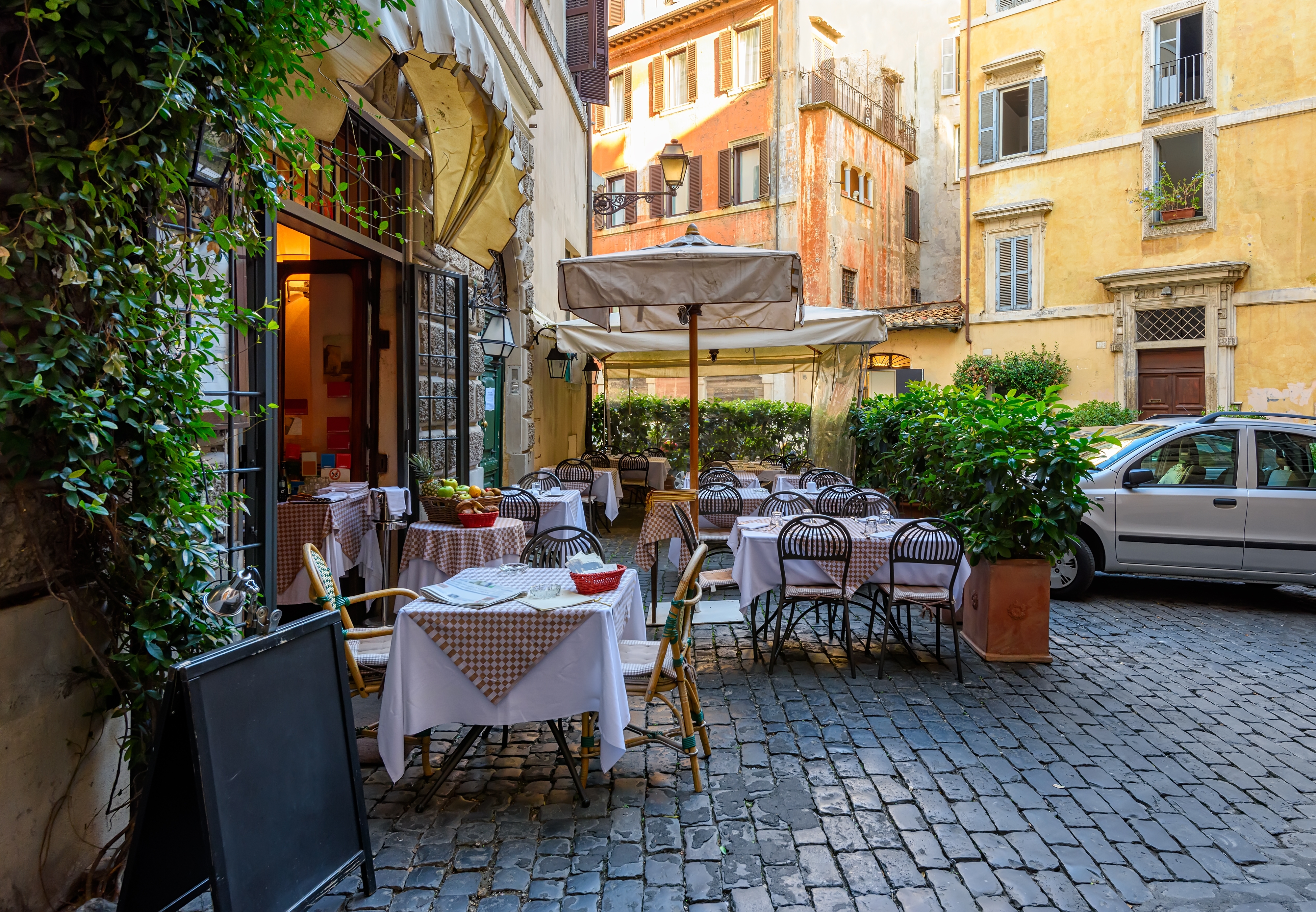Planning a Trip to Italy? Eat Where the Locals Do