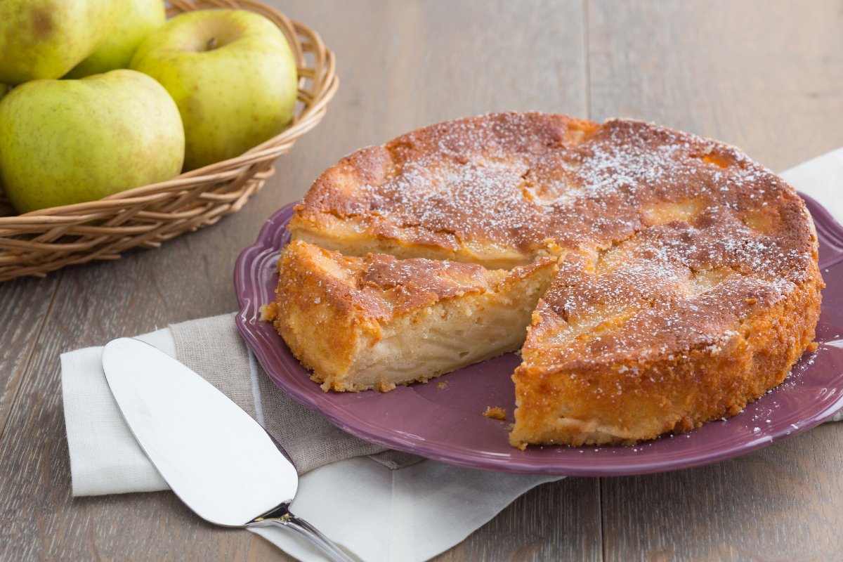 Cozy fall treats! Apple cake with almond flour and 3 more delights to try