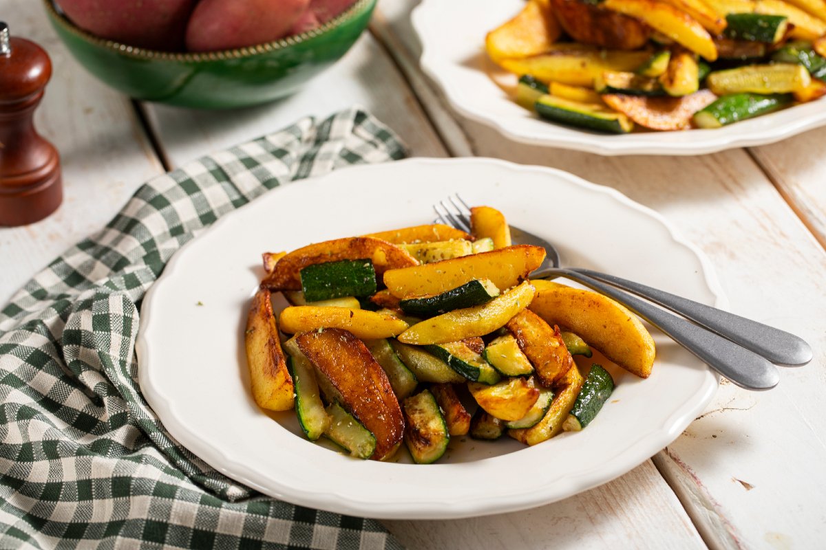 Pan-Fried Potatoes: 3 Crispy, Tasty Recipes for a Budget-Friendly Dinner