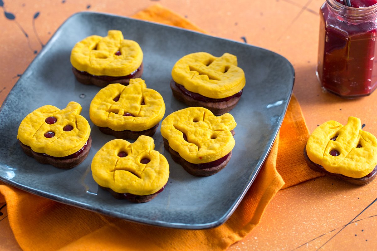 GialloZafferano's Recipe of the Day: Two-Tone Cocoa and Pumpkin Cookies