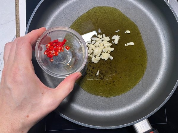 Spaghetti aglio e olio - step 2
