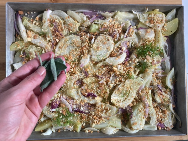 Baked fennel with potatoes and onion - step 2