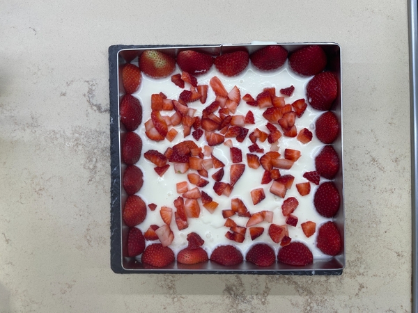 Strawberry and White Chocolate Cake - step 2