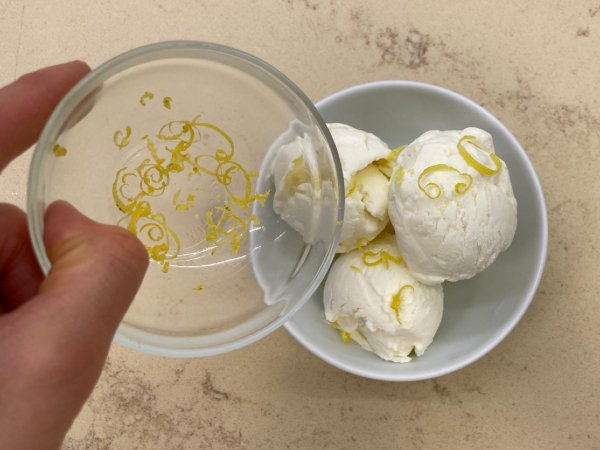 Three-ingredient no-churn lemon ice cream - step 2